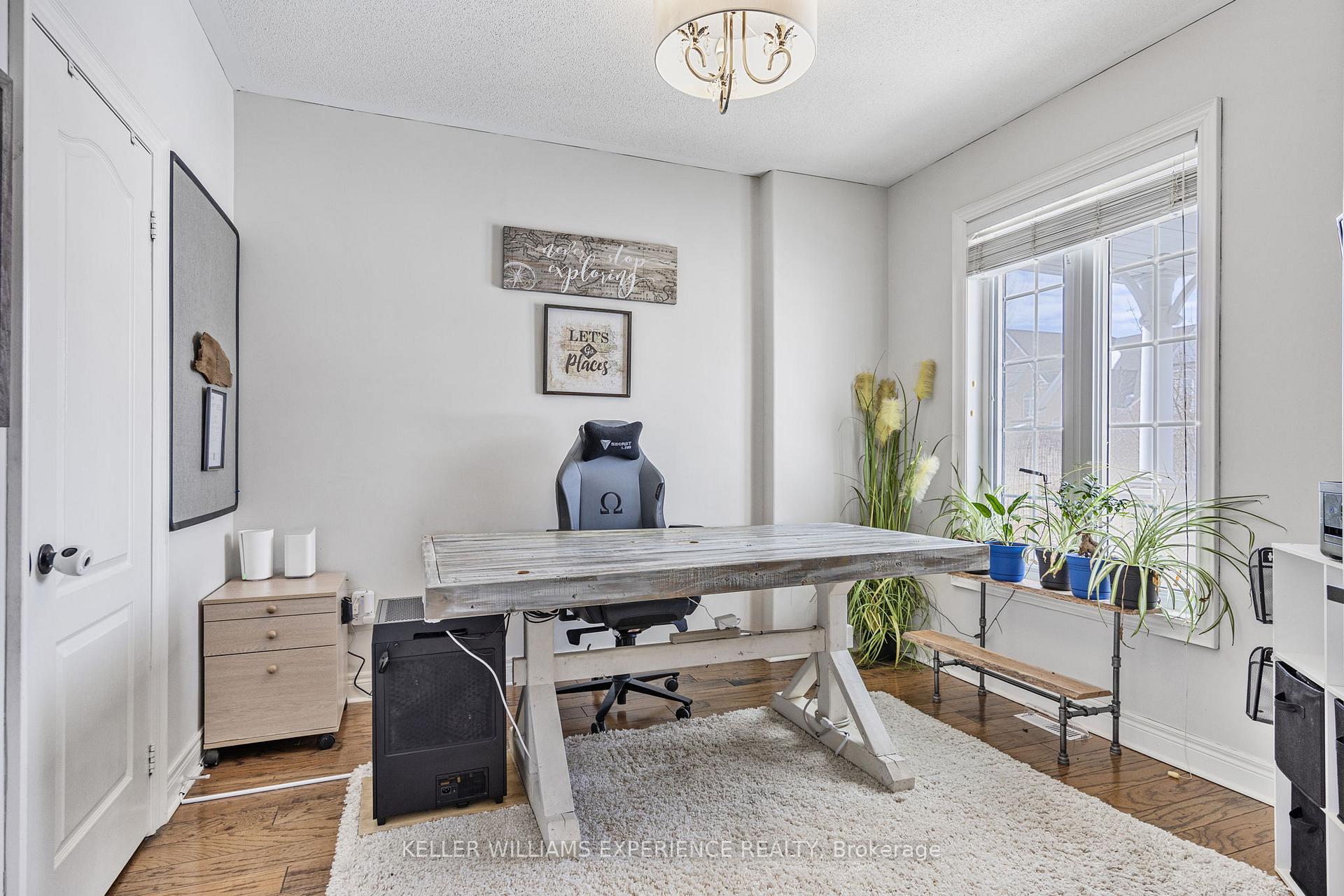 Photo 8 of 25 Regalia Way, Barrie, Innis-Shore — HOMEH