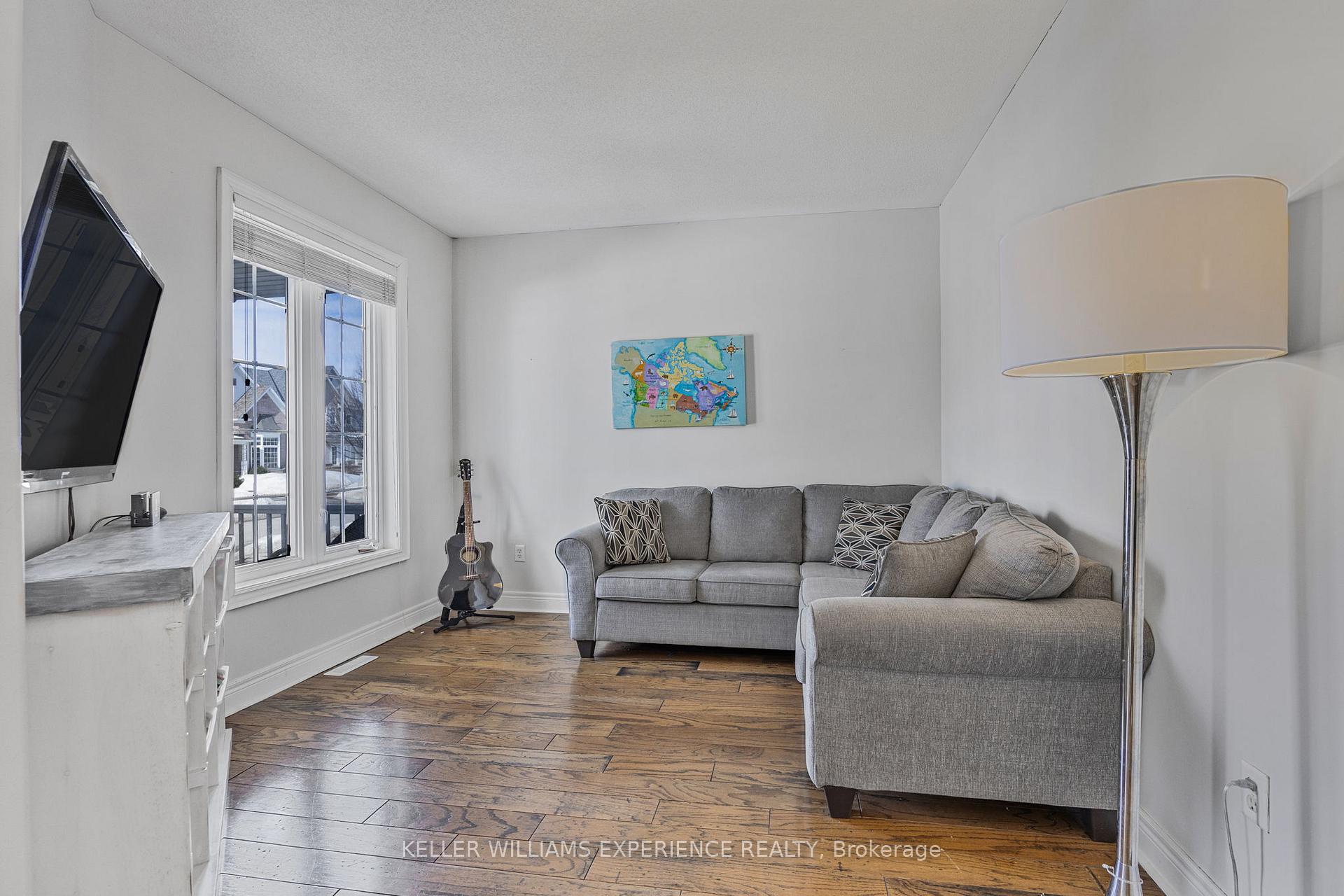 Photo 9 of 25 Regalia Way, Barrie, Innis-Shore — HOMEH