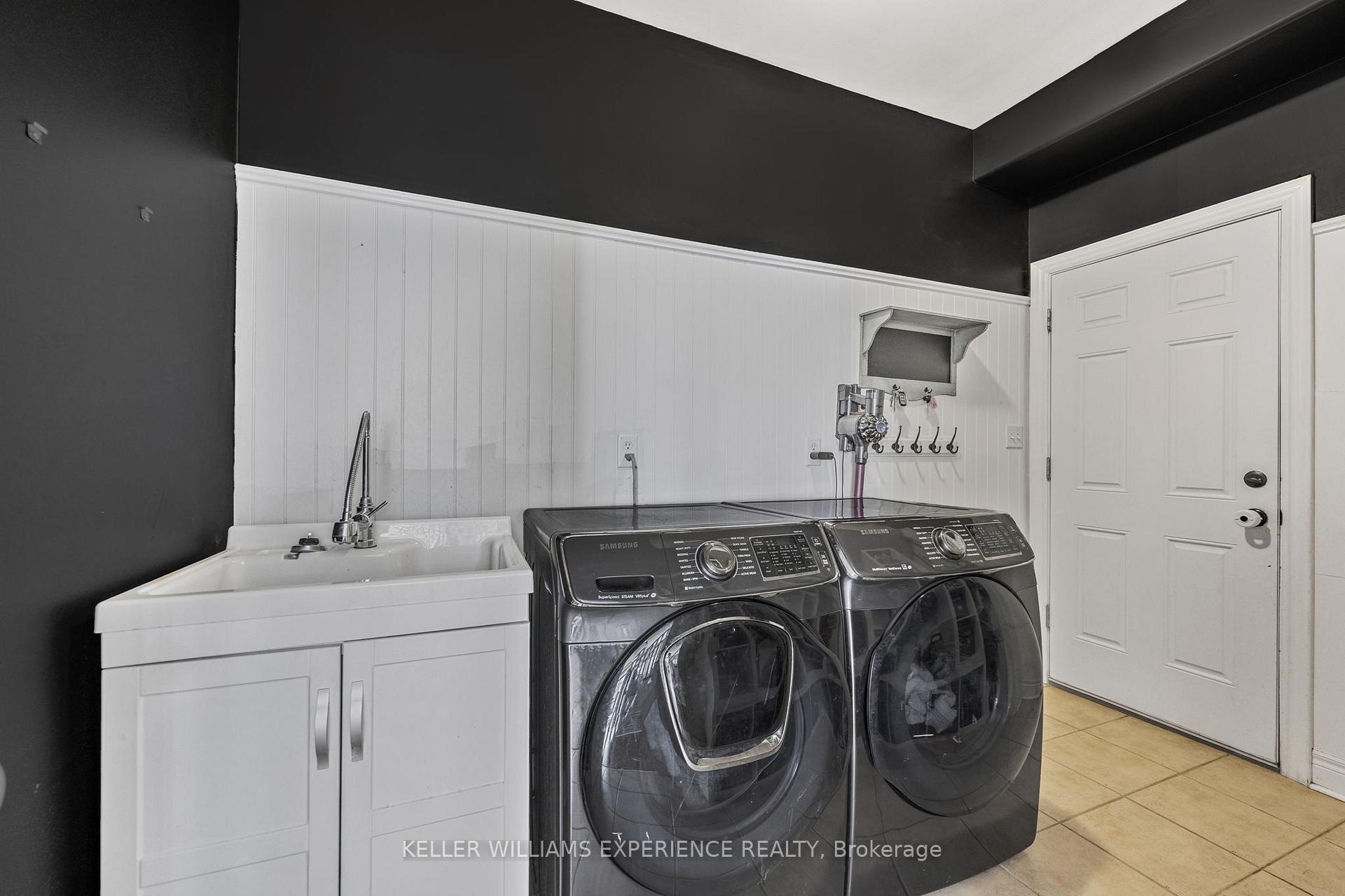 Photo 10 of 25 Regalia Way, Barrie, Innis-Shore — HOMEH