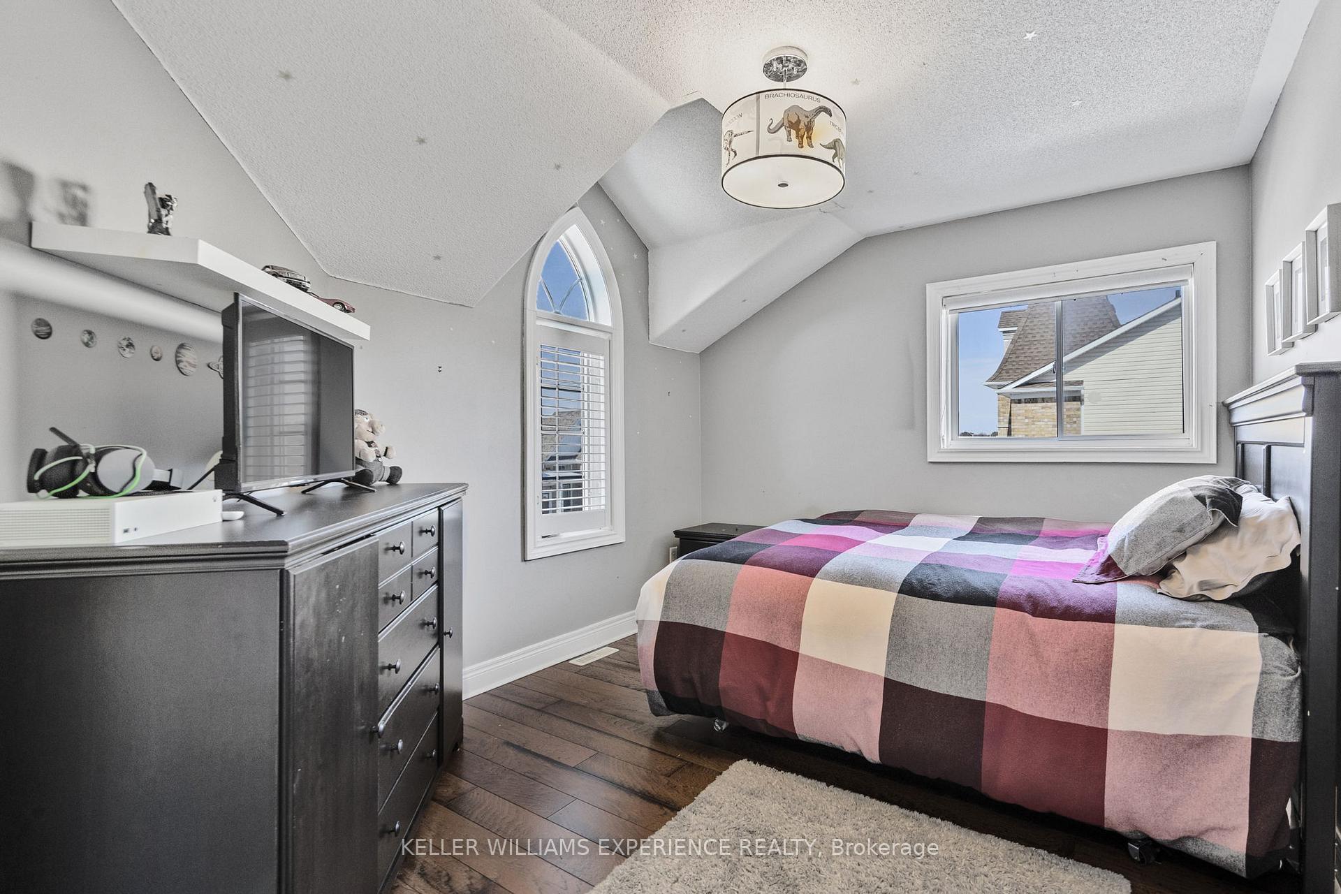 Photo 16 of 25 Regalia Way, Barrie, Innis-Shore — HOMEH