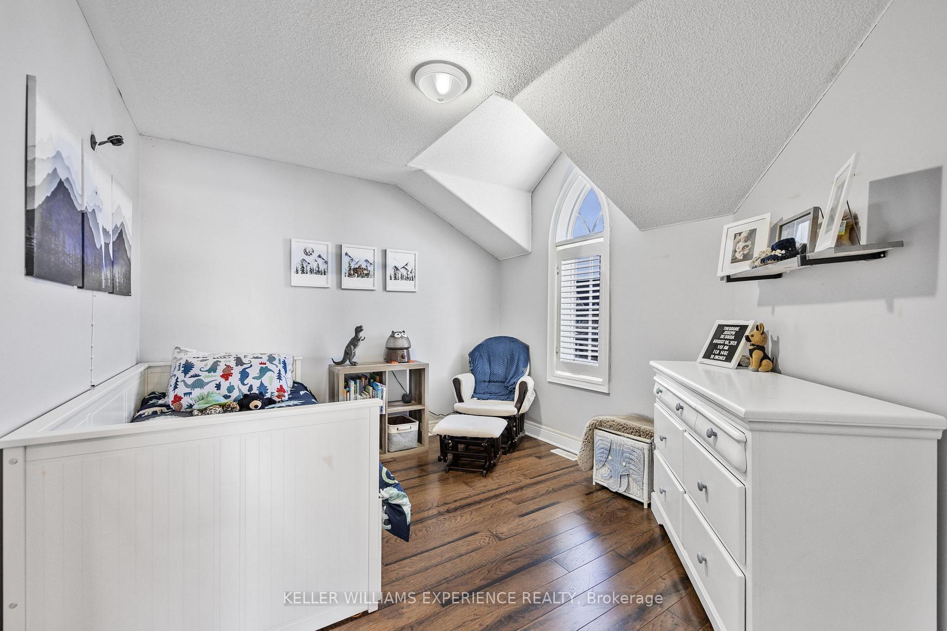 Photo 17 of 25 Regalia Way, Barrie, Innis-Shore — HOMEH