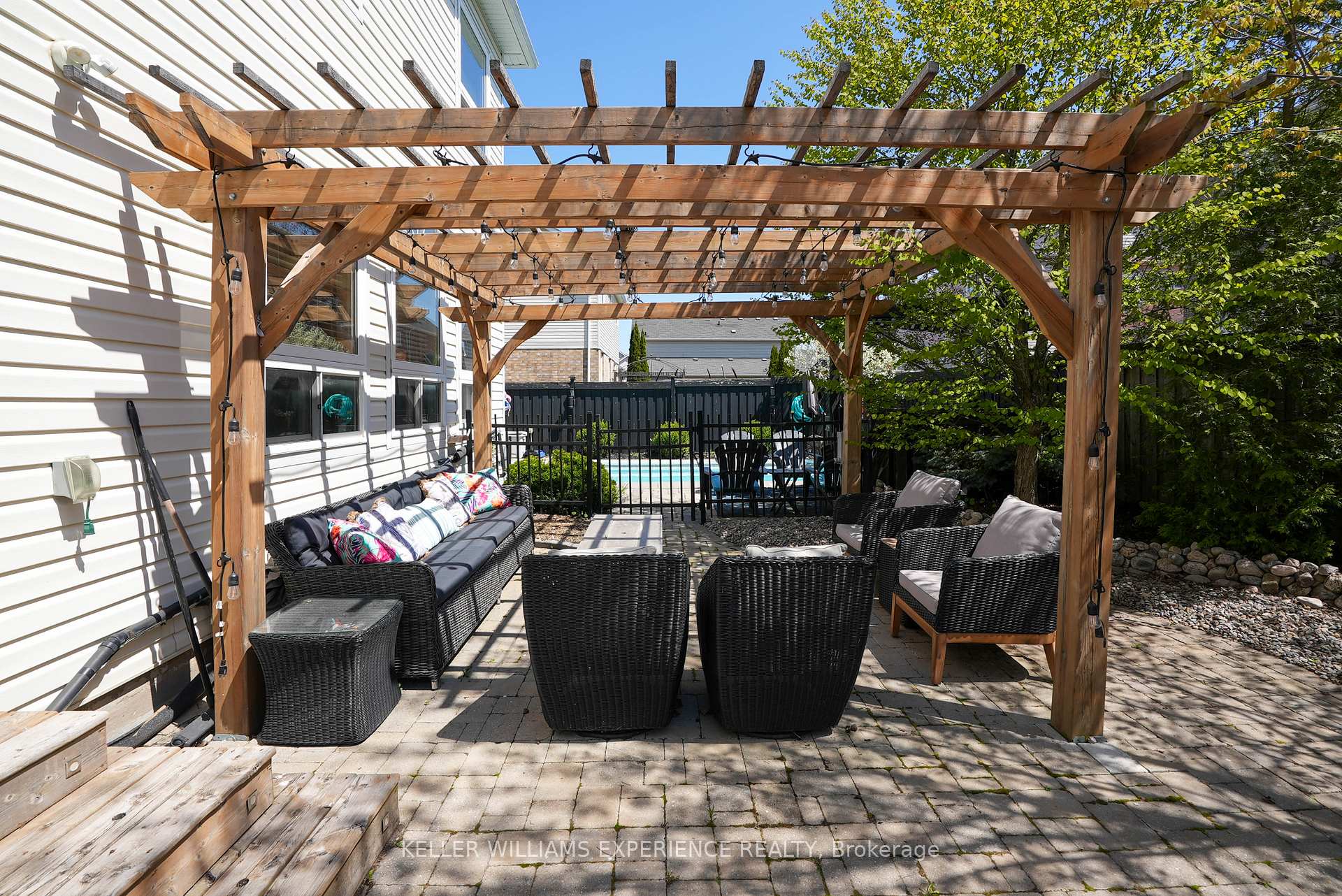 Photo 20 of 25 Regalia Way, Barrie, Innis-Shore — HOMEH