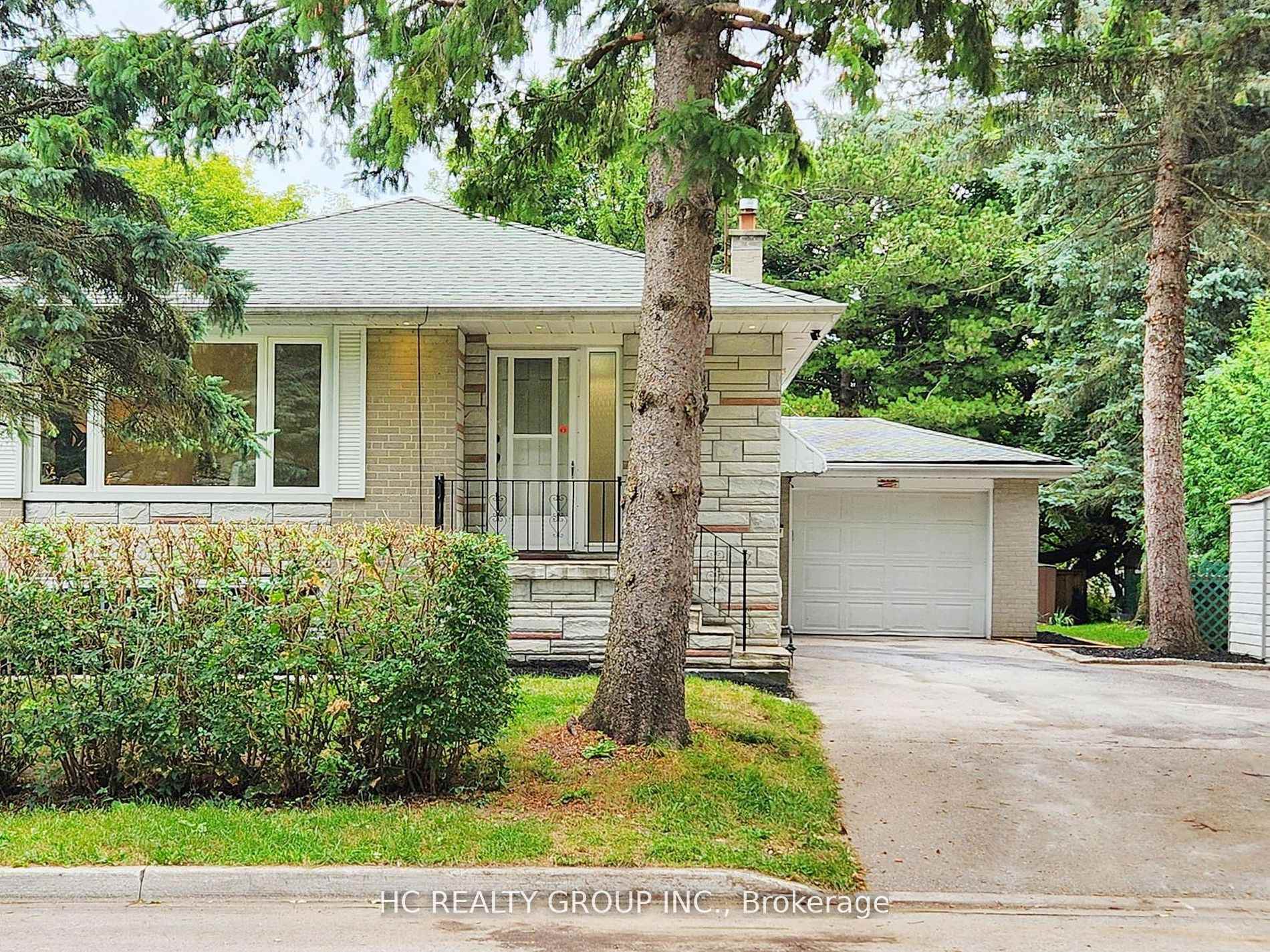 Front of 26 Algonquin Crescent