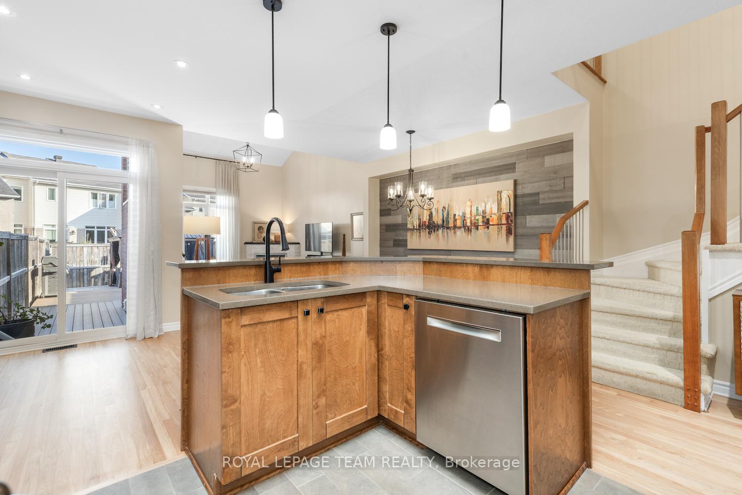 Photo 10 of 6084 North Bluff Drive, Ottawa, Riverside South/Gloucester Glen — HOMEH