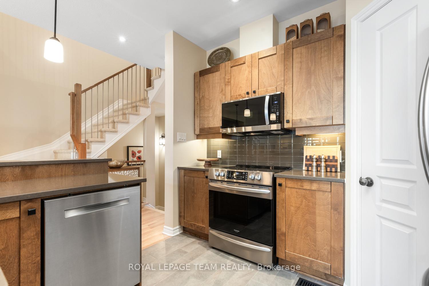 Photo 14 of 6084 North Bluff Drive, Ottawa, Riverside South/Gloucester Glen — HOMEH