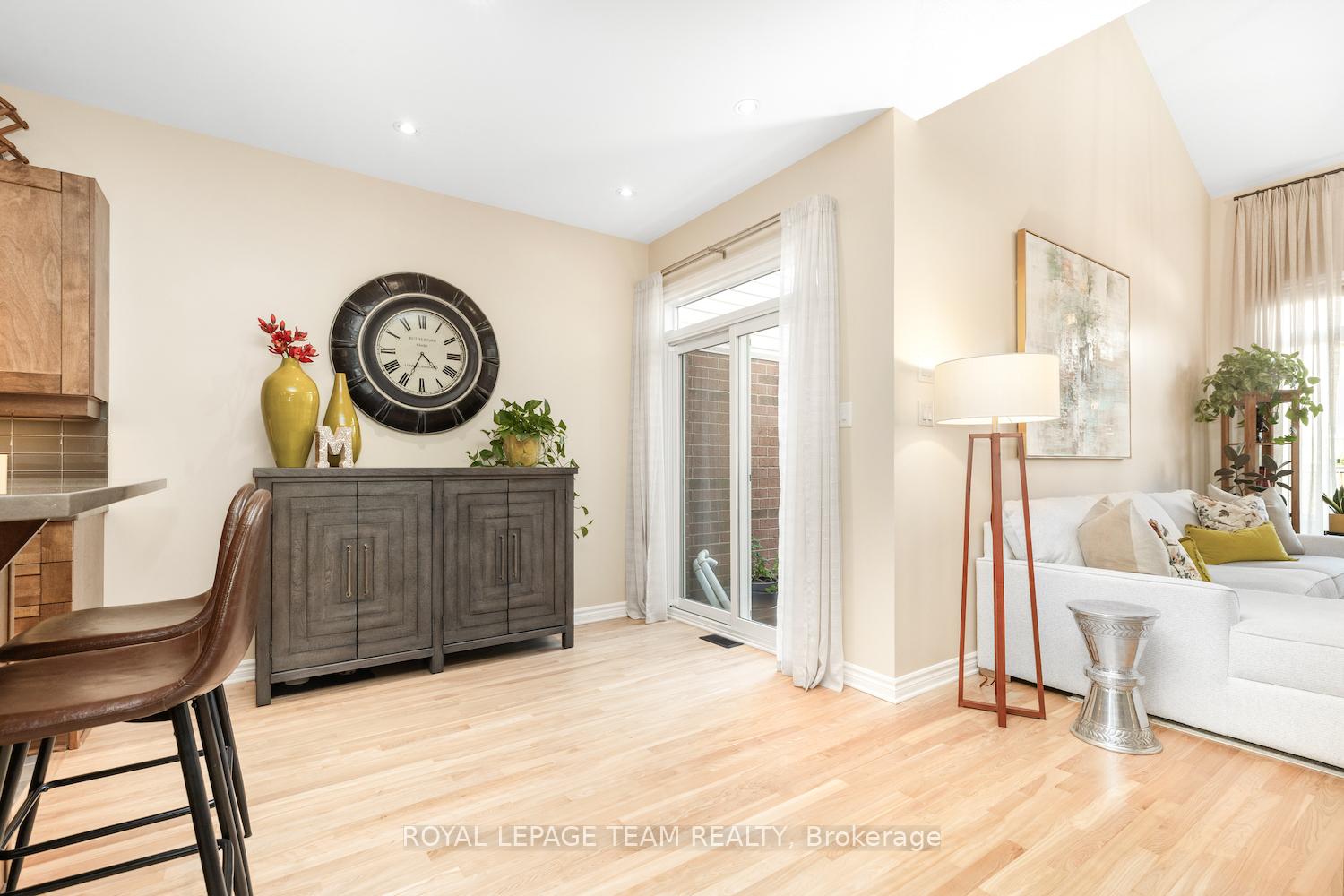 Photo 16 of 6084 North Bluff Drive, Ottawa, Riverside South/Gloucester Glen — HOMEH