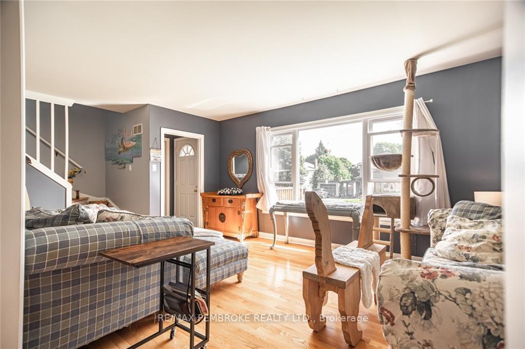 Photo 4 of 83 Rutherford Avenue, Deep River — HOMEH