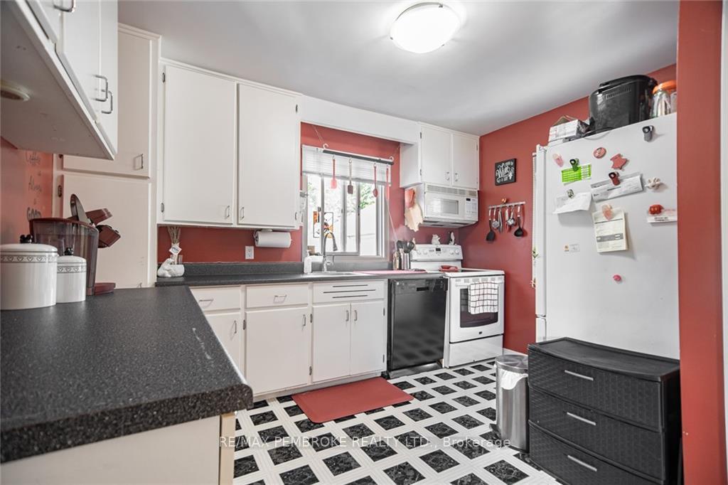 Photo 8 of 83 Rutherford Avenue, Deep River — HOMEH