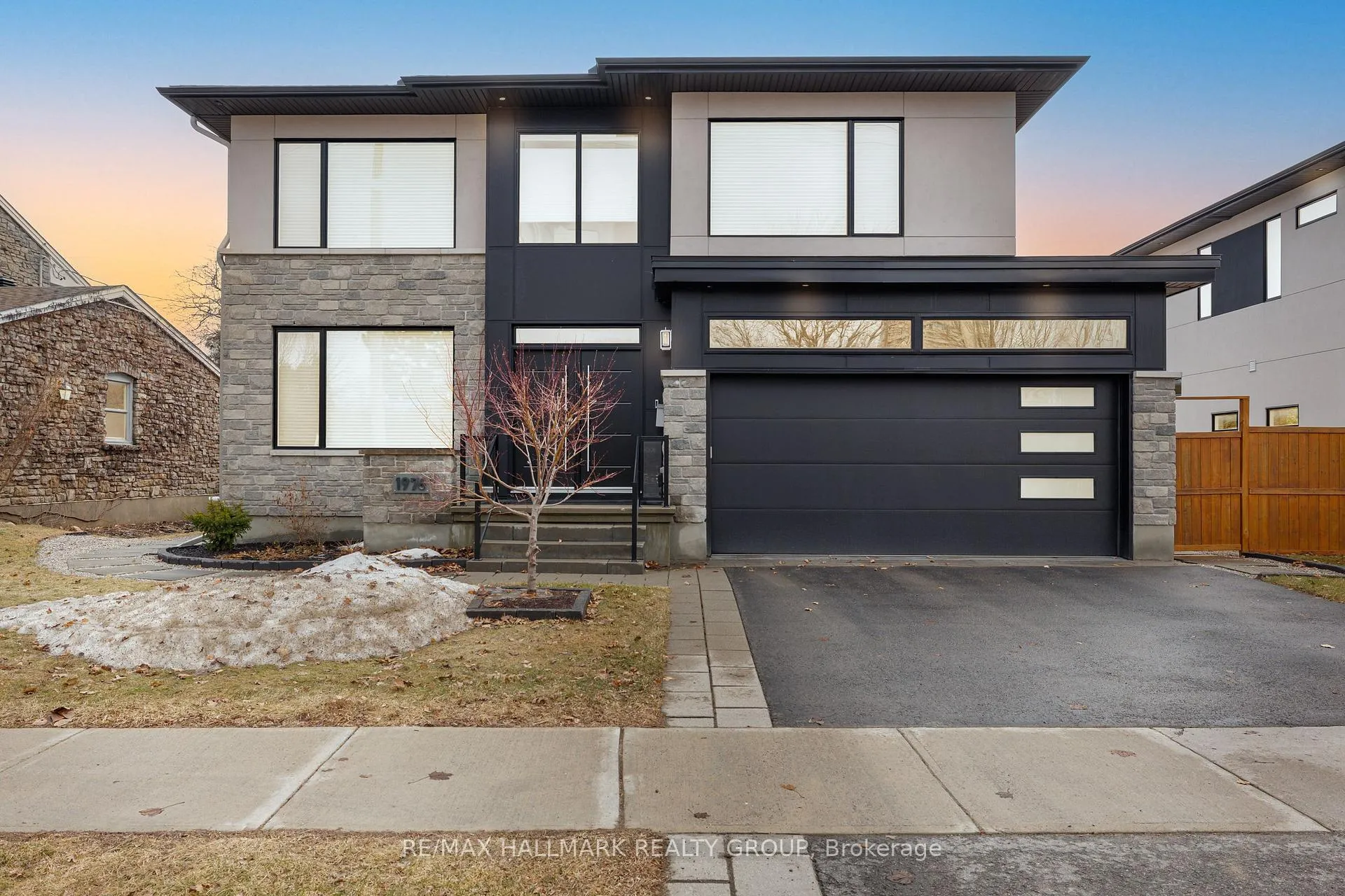 Photo 2 of 1976 Lenester Avenue, Ottawa, McKellar Heights/Glabar Park — HOMEH