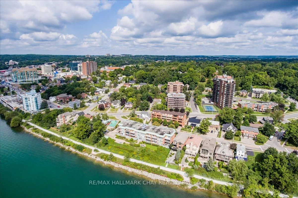Photo 3 of Unit 204, 181 Collier Street, Barrie, North Shore — HOMEH