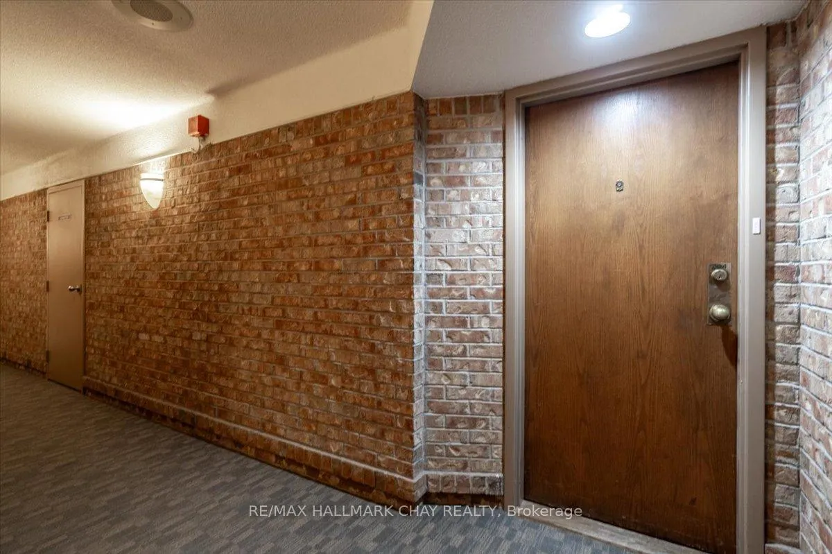 Photo 5 of Unit 204, 181 Collier Street, Barrie, North Shore — HOMEH