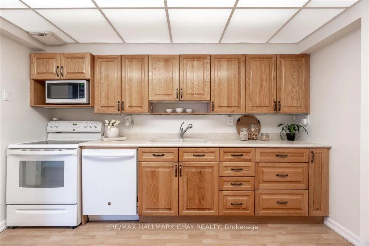 Photo 9 of Unit 204, 181 Collier Street, Barrie, North Shore — HOMEH