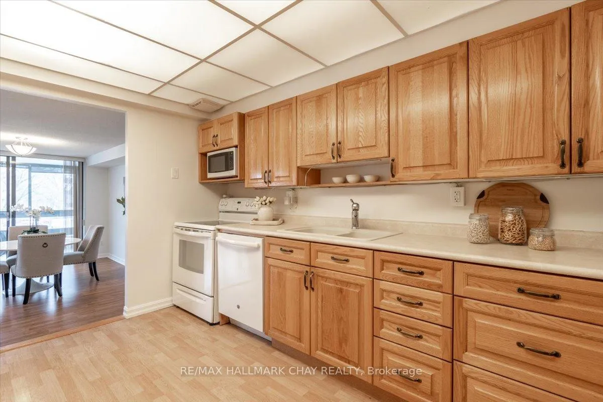 Photo 10 of Unit 204, 181 Collier Street, Barrie, North Shore — HOMEH