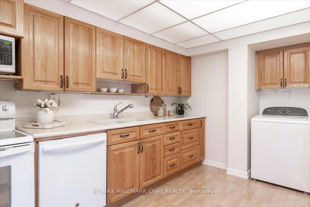 Photo 12 of Unit 204, 181 Collier Street, Barrie, North Shore — HOMEH
