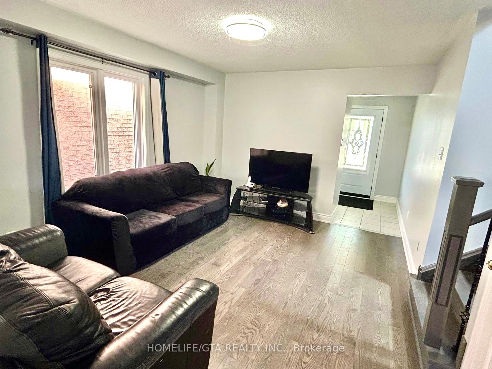 Photo 2 of 82 Treasure Drive, Brampton, Fletcher's Meadow — HOMEH