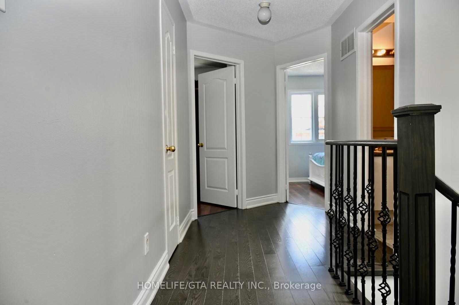 Photo 5 of 82 Treasure Drive, Brampton, Fletcher's Meadow — HOMEH