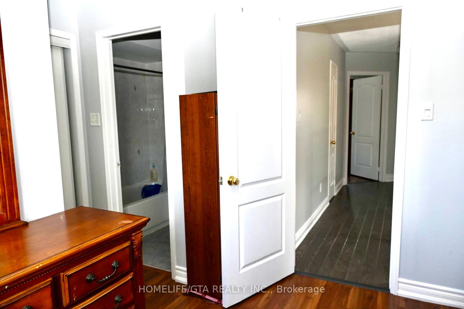 Photo 7 of 82 Treasure Drive, Brampton, Fletcher's Meadow — HOMEH
