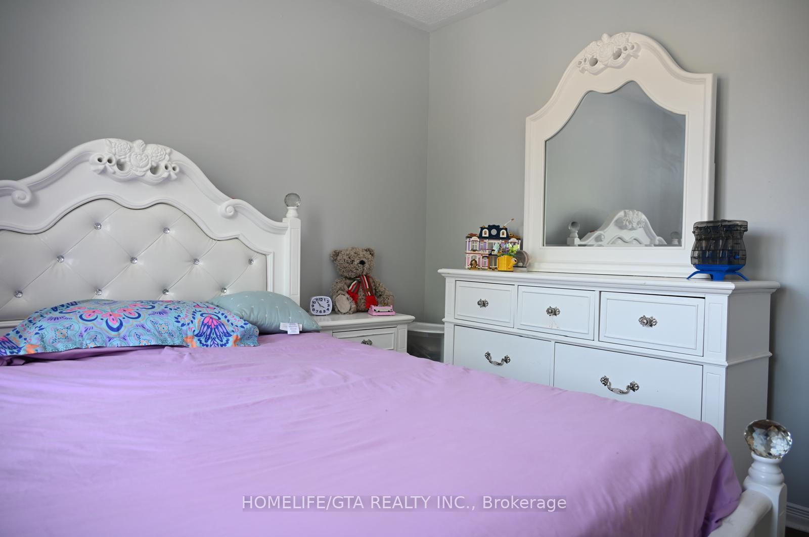 Photo 9 of 82 Treasure Drive, Brampton, Fletcher's Meadow — HOMEH