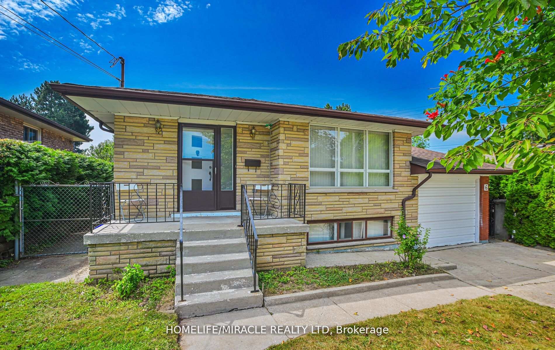 Front of 6 Glenmurray Court S