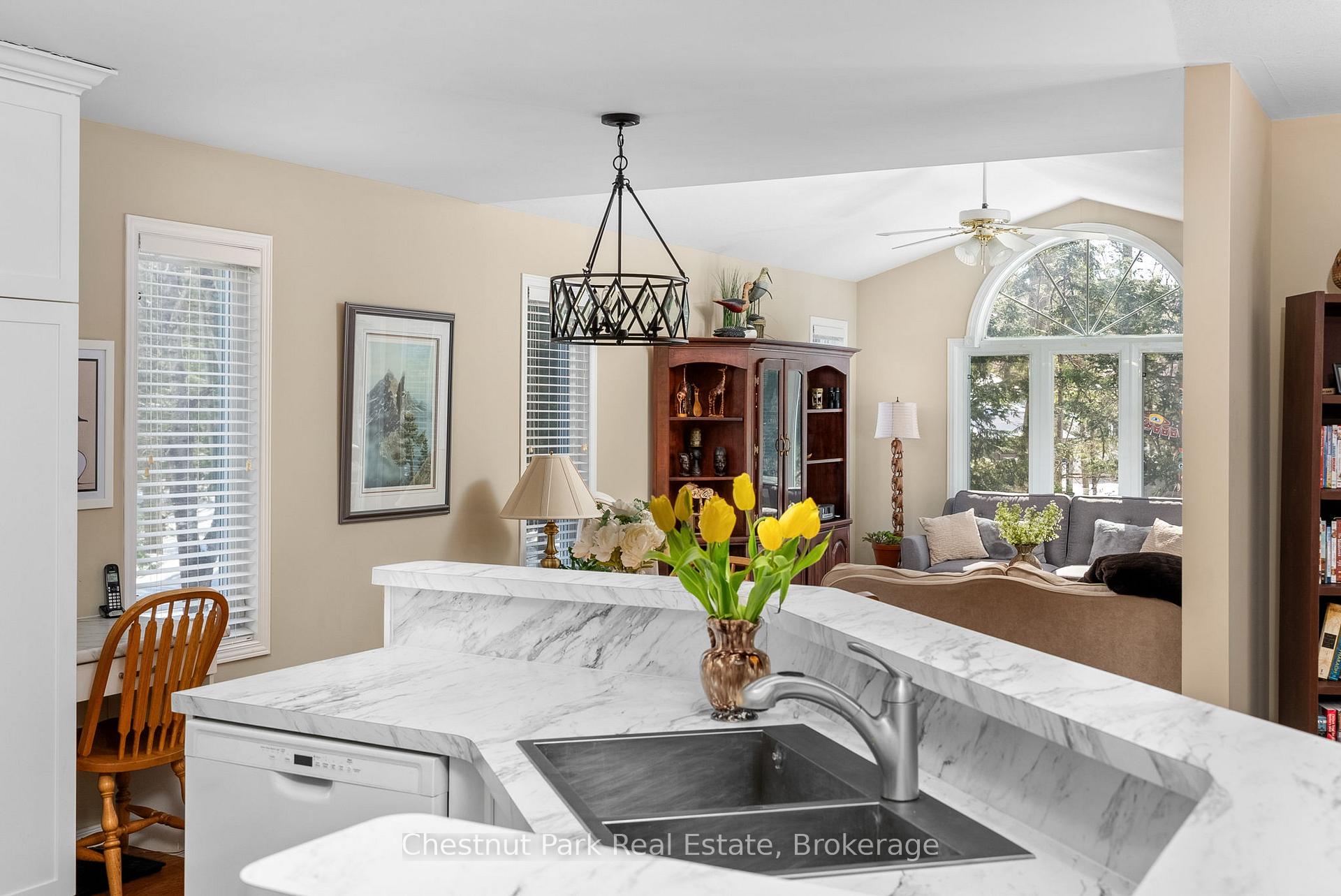 Photo 5 of 44 Springwood Crescent, Gravenhurst, Muskoka (S) — HOMEH