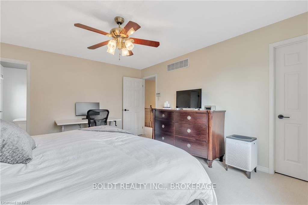 Photo 21 of 6 Inglis Circle, St. Catharines, Grapeview — HOMEH
