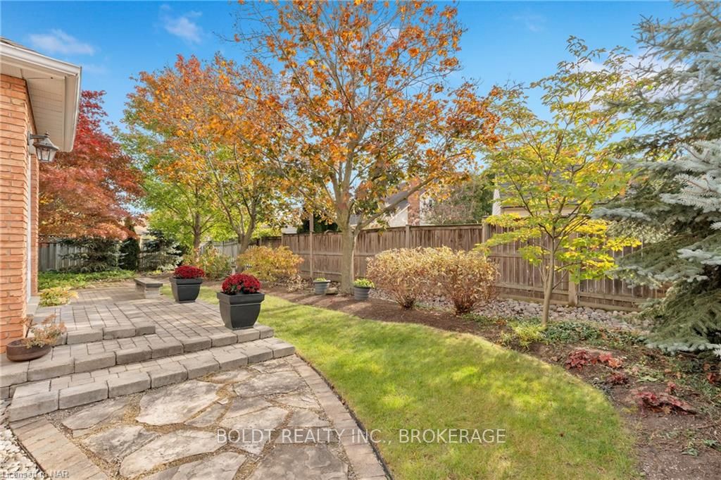 Photo 34 of 6 Inglis Circle, St. Catharines, Grapeview — HOMEH