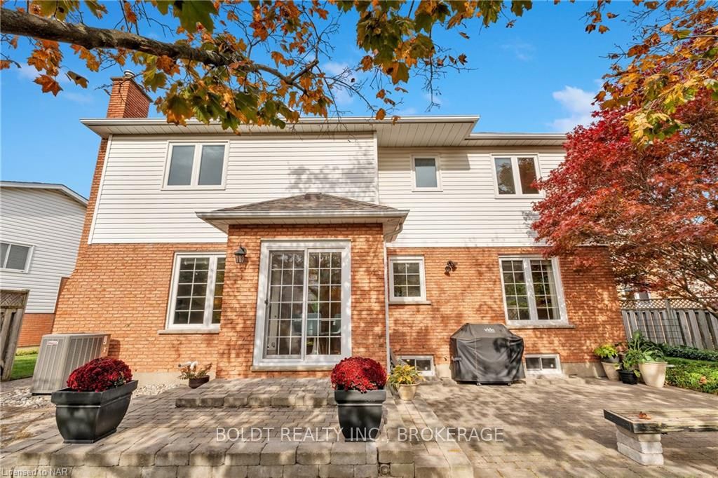 Photo 32 of 6 Inglis Circle, St. Catharines, Grapeview — HOMEH