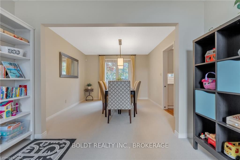 Photo 9 of 6 Inglis Circle, St. Catharines, Grapeview — HOMEH