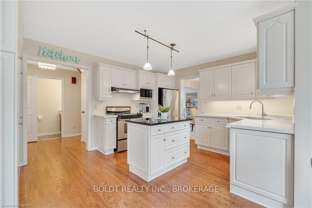 Photo 16 of 6 Inglis Circle, St. Catharines, Grapeview — HOMEH