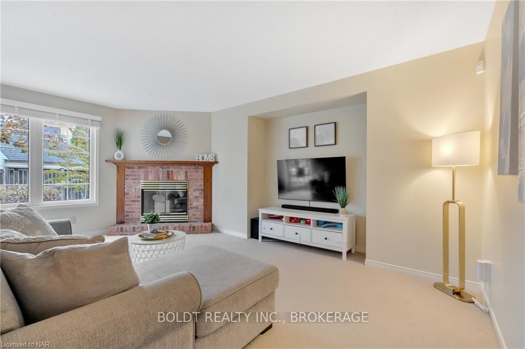Photo 12 of 6 Inglis Circle, St. Catharines, Grapeview — HOMEH