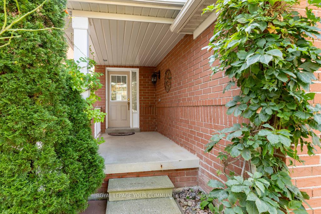 Photo 4 of 21 Baywell Crescent, Aurora, Bayview Wellington — HOMEH