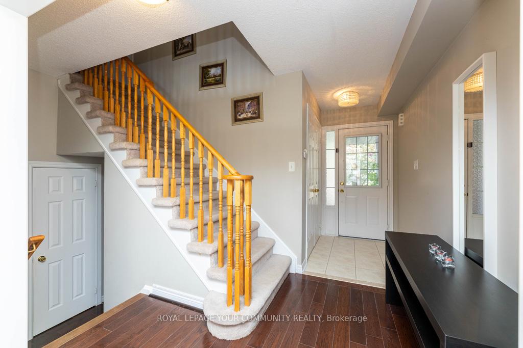 Photo 5 of 21 Baywell Crescent, Aurora, Bayview Wellington — HOMEH