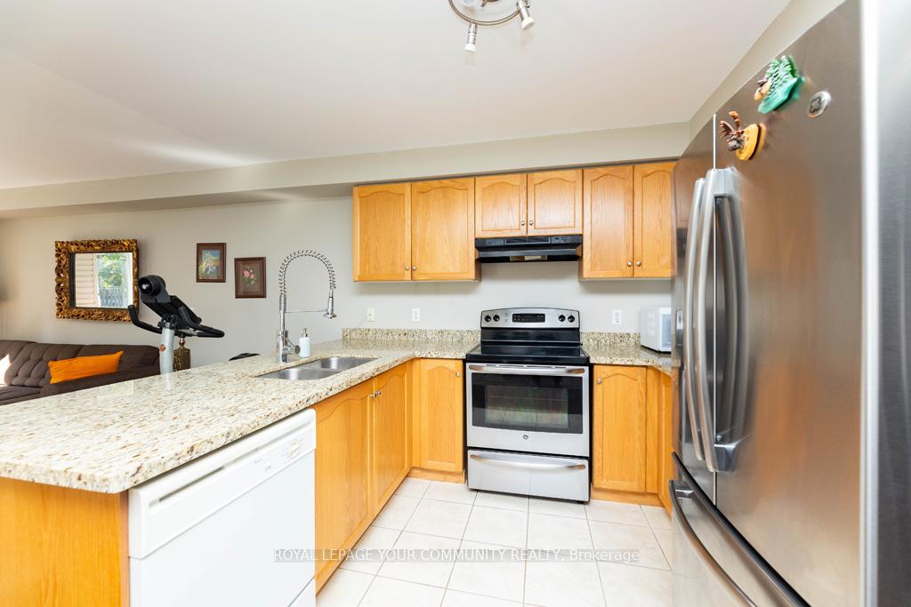 Photo 8 of 21 Baywell Crescent, Aurora, Bayview Wellington — HOMEH
