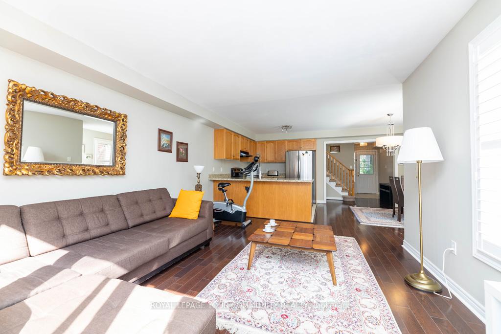 Photo 11 of 21 Baywell Crescent, Aurora, Bayview Wellington — HOMEH