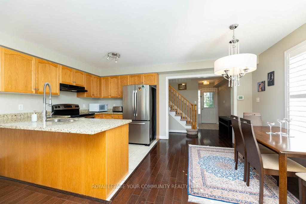 Photo 12 of 21 Baywell Crescent, Aurora, Bayview Wellington — HOMEH