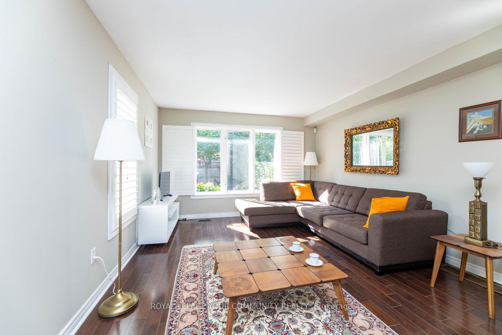 Photo 14 of 21 Baywell Crescent, Aurora, Bayview Wellington — HOMEH