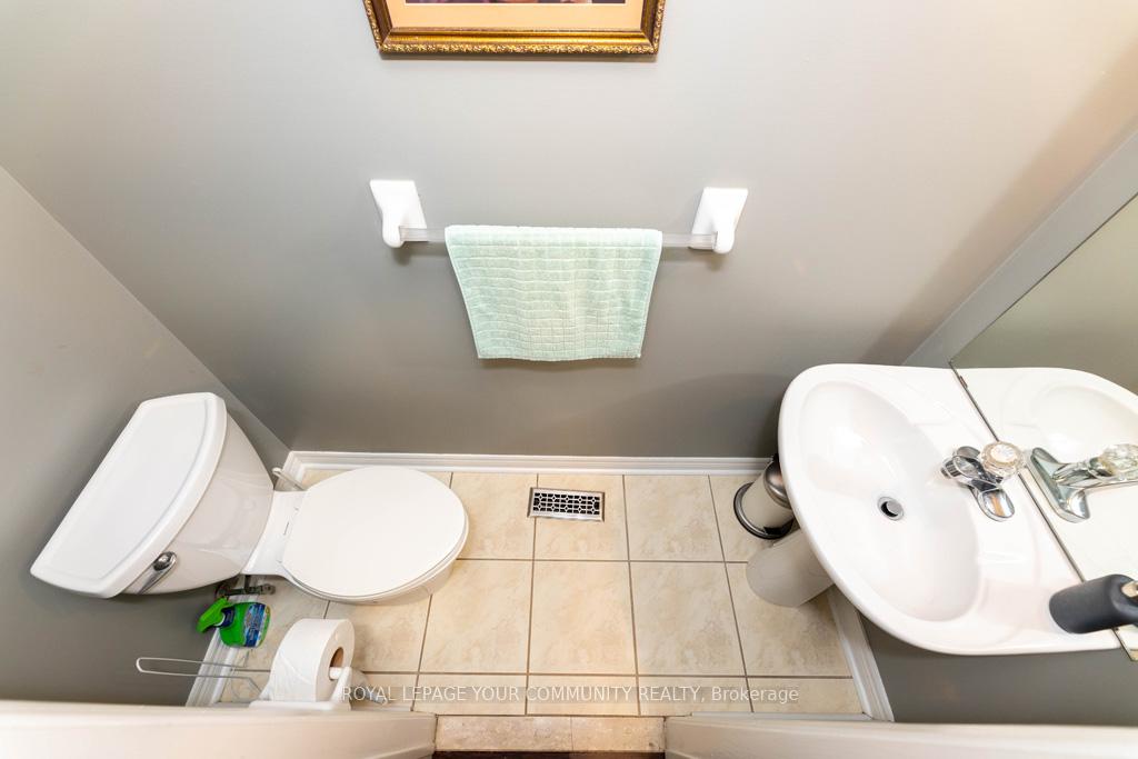 Photo 15 of 21 Baywell Crescent, Aurora, Bayview Wellington — HOMEH