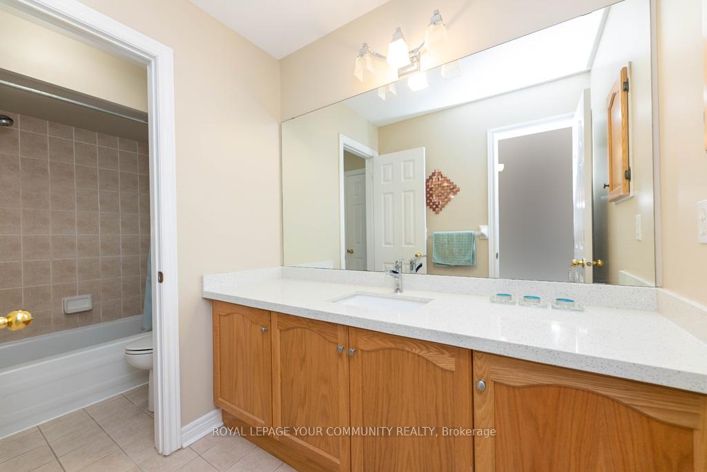 Photo 17 of 21 Baywell Crescent, Aurora, Bayview Wellington — HOMEH