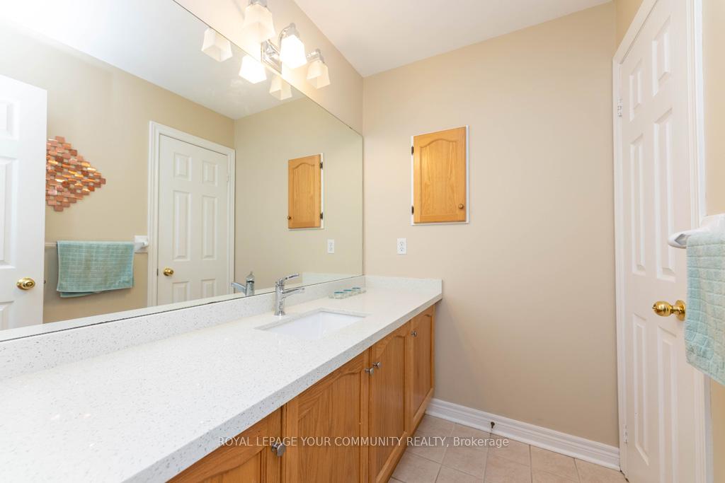 Photo 19 of 21 Baywell Crescent, Aurora, Bayview Wellington — HOMEH