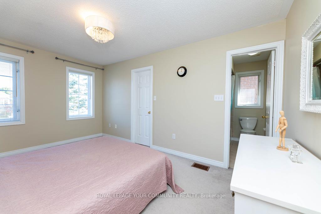 Photo 22 of 21 Baywell Crescent, Aurora, Bayview Wellington — HOMEH