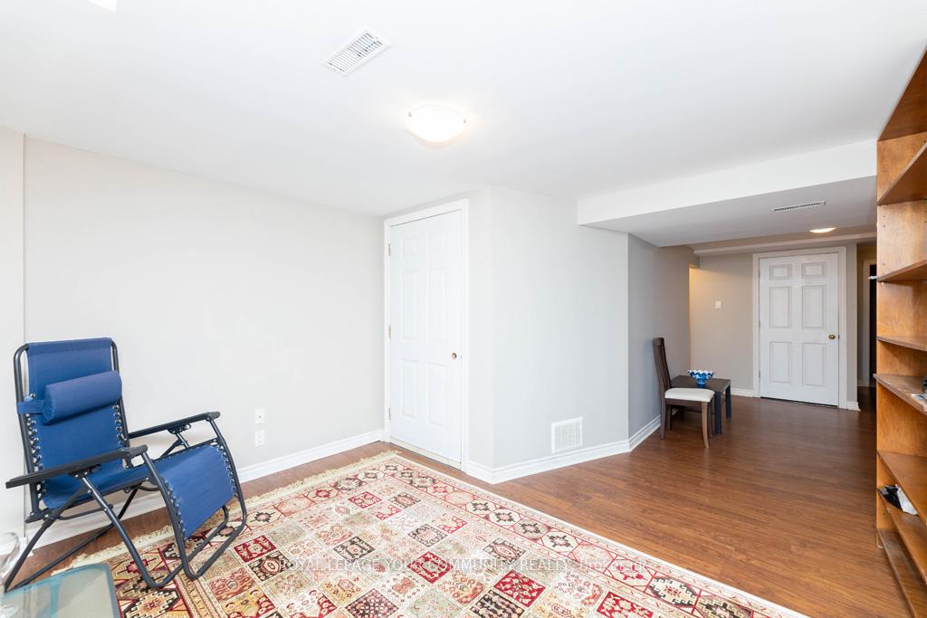 Photo 32 of 21 Baywell Crescent, Aurora, Bayview Wellington — HOMEH