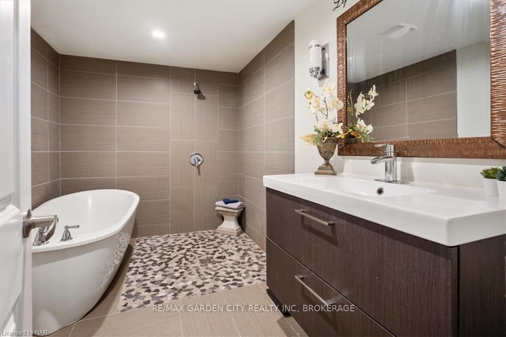 Photo 19 of 3 Glenbarr Road, St. Catharines, Glendale/Glenridge — HOMEH