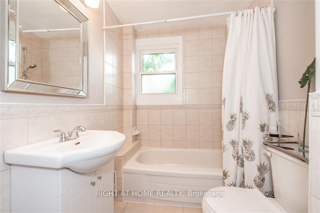 Photo 12 of 45 Herrick Avenue, St. Catharines, Oakdale — HOMEH