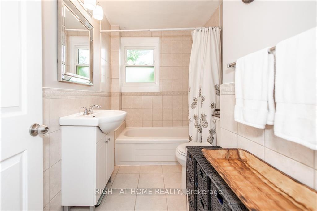 Photo 13 of 45 Herrick Avenue, St. Catharines, Oakdale — HOMEH
