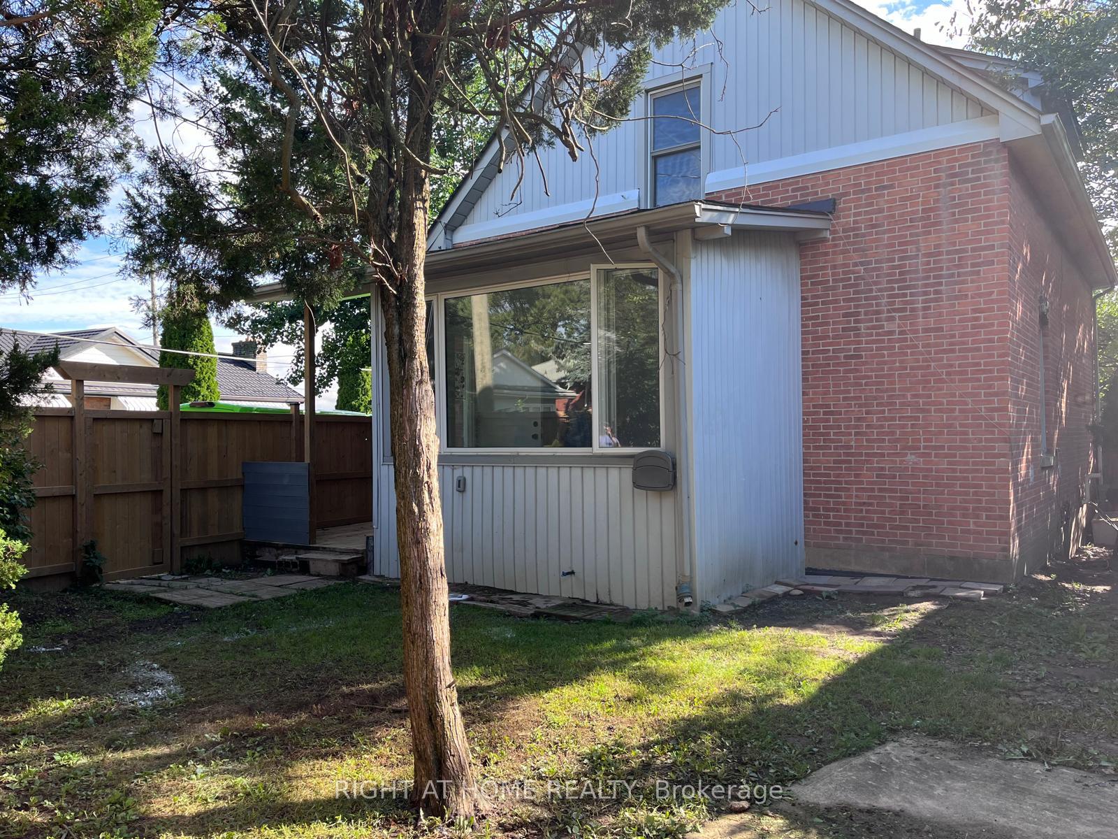 Photo 35 of 45 Herrick Avenue, St. Catharines, Oakdale — HOMEH
