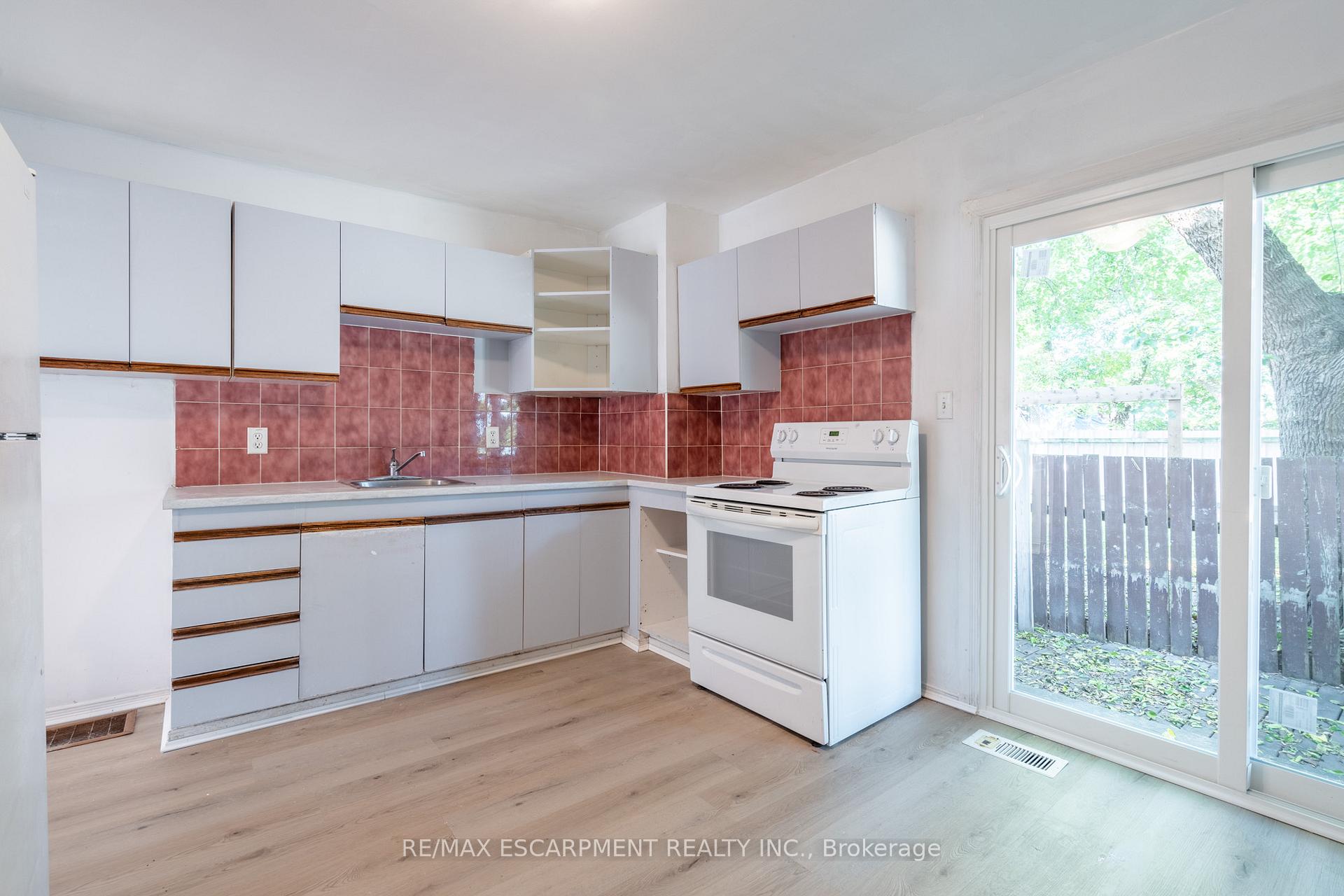 Photo 8 of 213 Caroline Street N, Hamilton, Central — HOMEH
