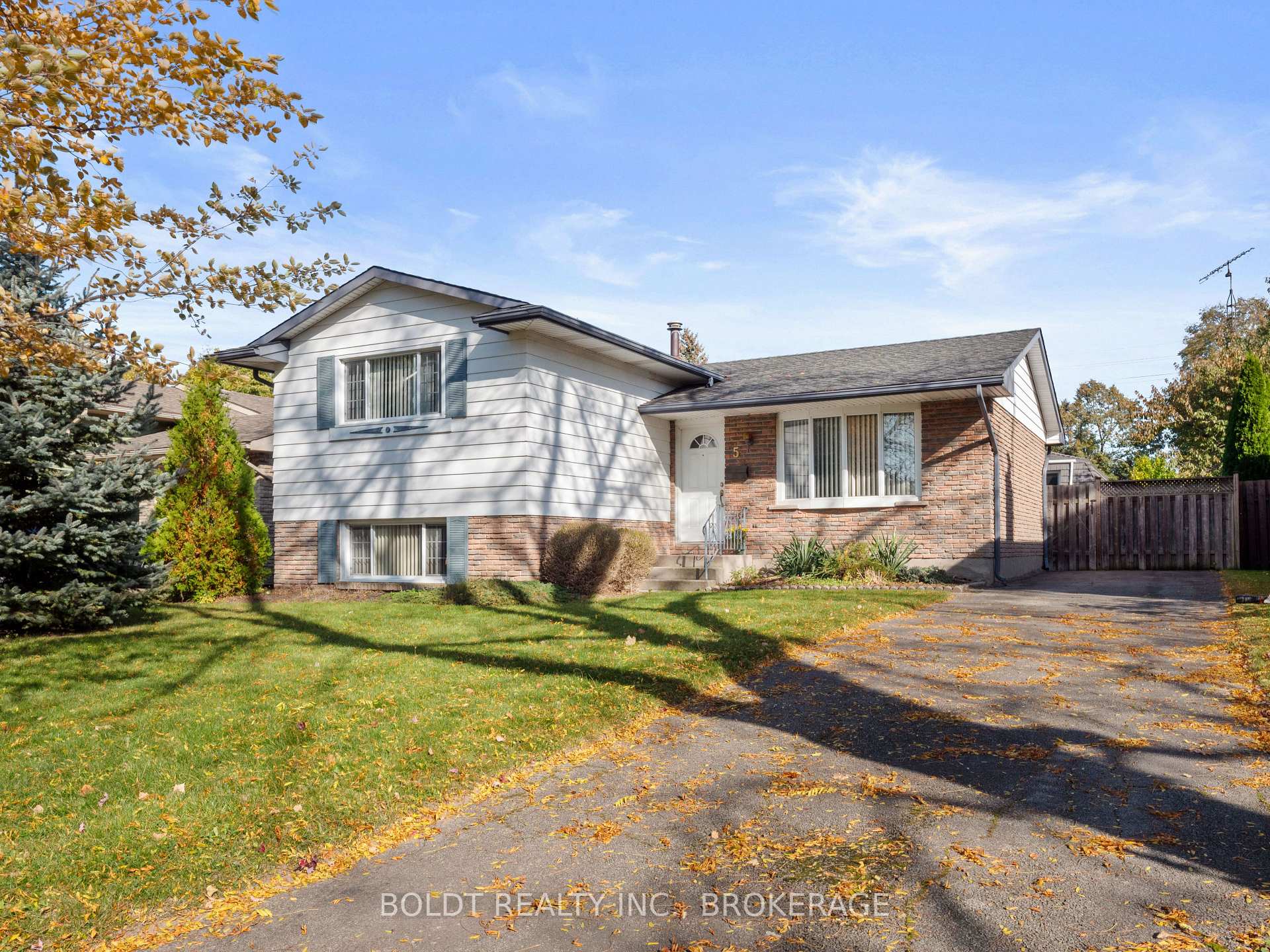 Photo 1 of 5 Rainbow Drive, St. Catharines, Bunting/Linwell — HOMEH