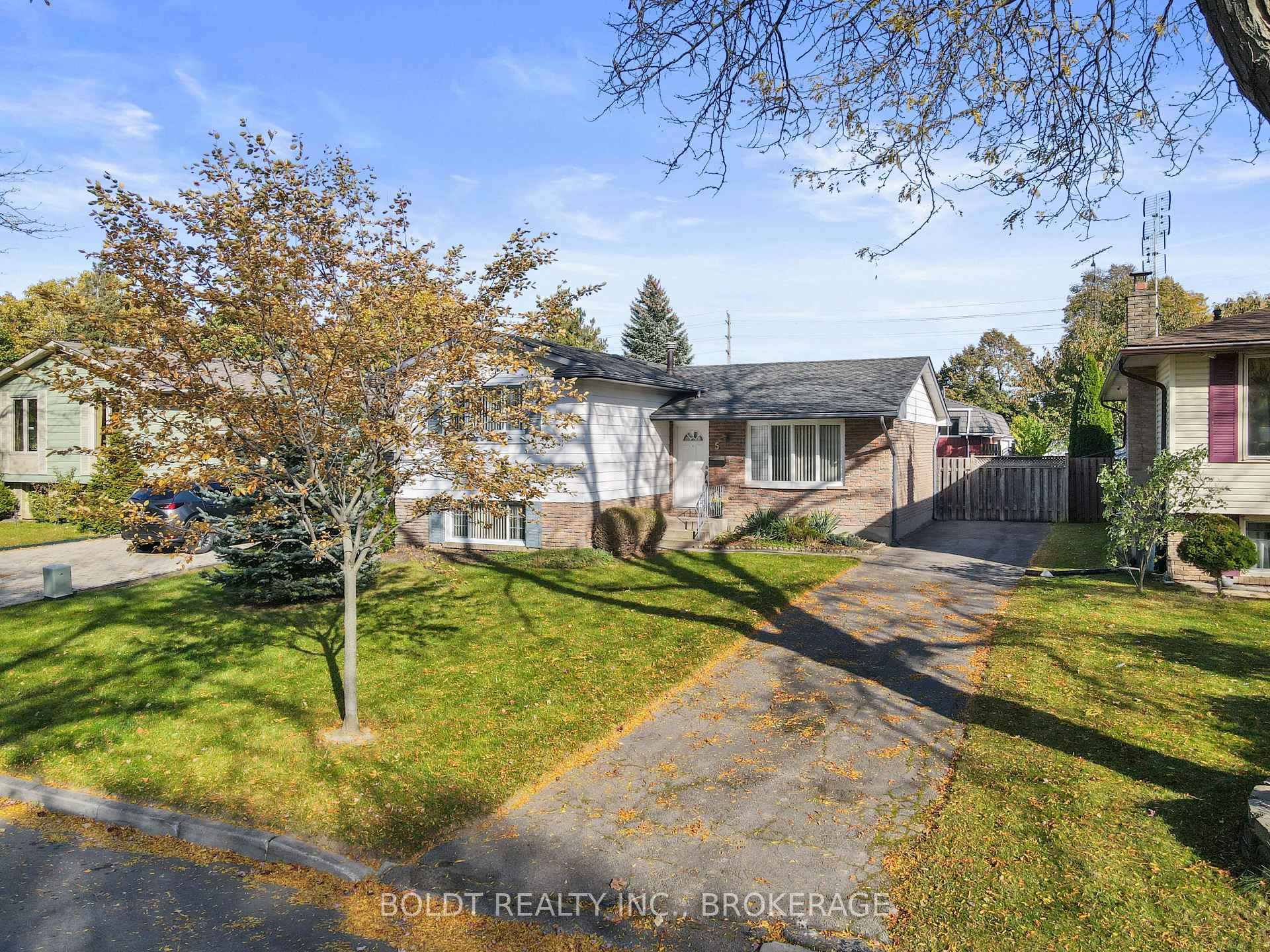 Photo 2 of 5 Rainbow Drive, St. Catharines, Bunting/Linwell — HOMEH