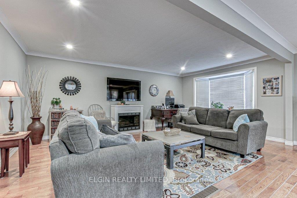 Photo 6 of 24 Cavanaugh Crescent, St. Thomas — HOMEH
