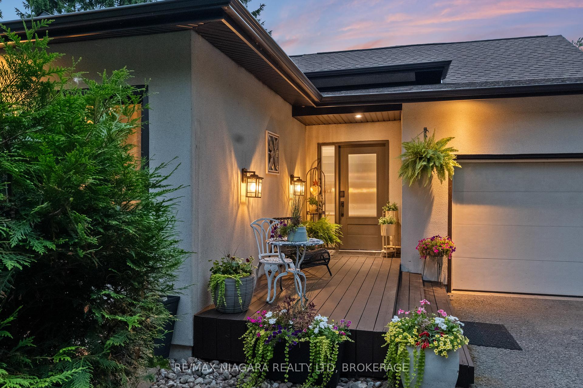 Photo 3 of 1647 Gregory Road, St. Catharines, Rural Fourth — HOMEH